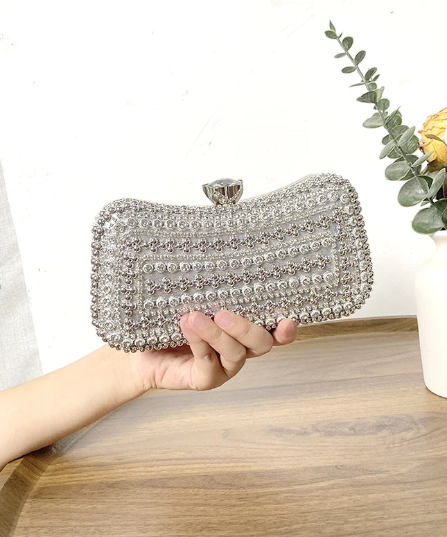 حقيبة كف مزينة بالخرز مع سلسلة معدنية