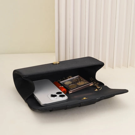 حقيبة كف مطوية بتصميم ظرف