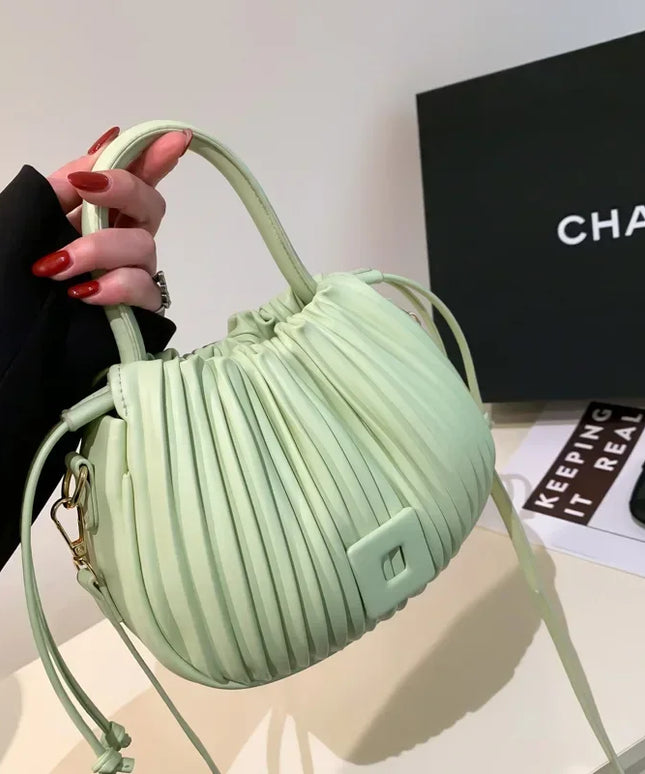 حقيبة كتف نسائية بتصميم عملي