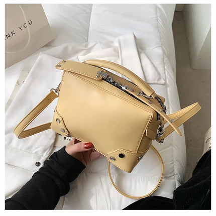 حقيبة يد عملية بجيوب داخلية منظمة