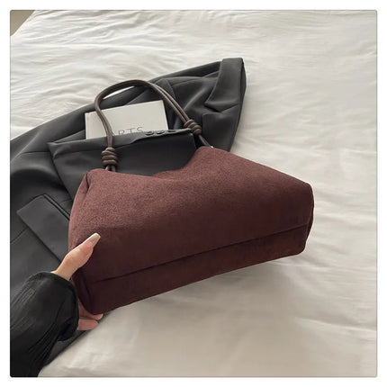 حقيبة يد كبيرة بتصميم مفتوح ومقبض واحد