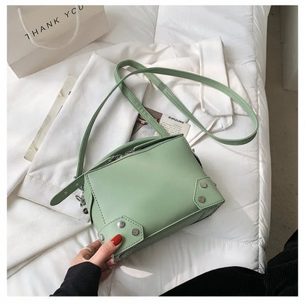 حقيبة يد عملية بجيوب داخلية منظمة