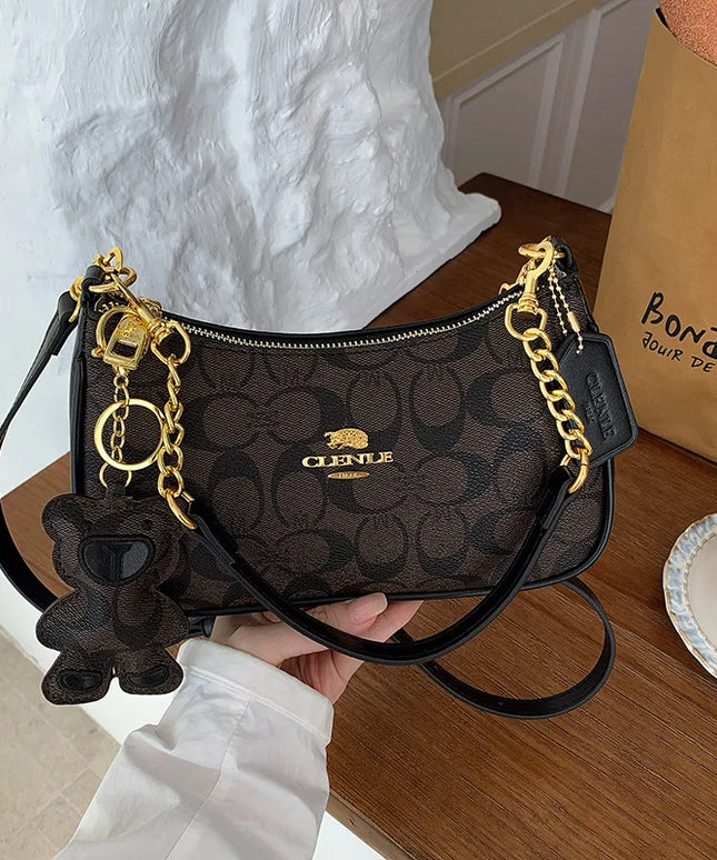 حقيبة كتف صغيرة بتصميم بسيط