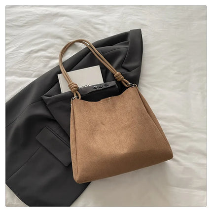 حقيبة يد كبيرة بتصميم مفتوح ومقبض واحد