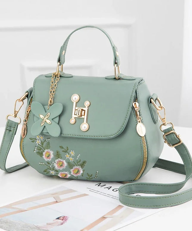 حقيبة كتف مطرزة بتصميم أنيق