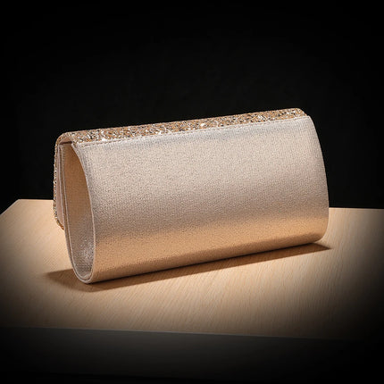 حقيبة كف لامعة بسلسلة معدنية