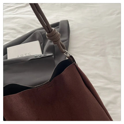 حقيبة يد كبيرة بتصميم مفتوح ومقبض واحد