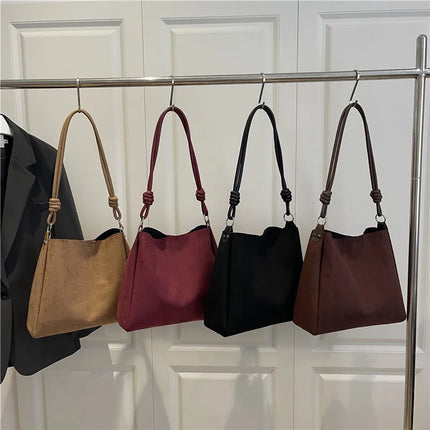 حقيبة يد كبيرة بتصميم مفتوح ومقبض واحد