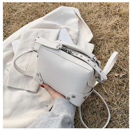 حقيبة يد عملية بجيوب داخلية منظمة