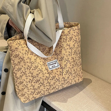 حقيبة كتف بنقوش ملونة وجيوب متعددة