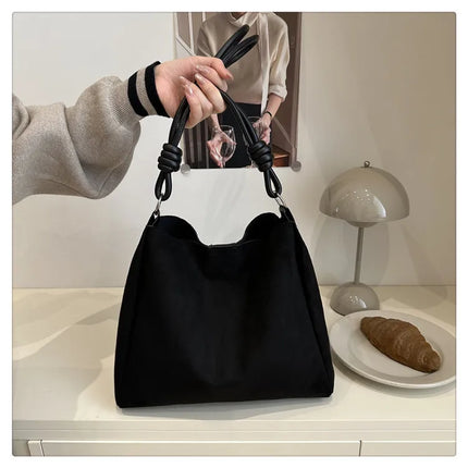 حقيبة يد كبيرة بتصميم مفتوح ومقبض واحد