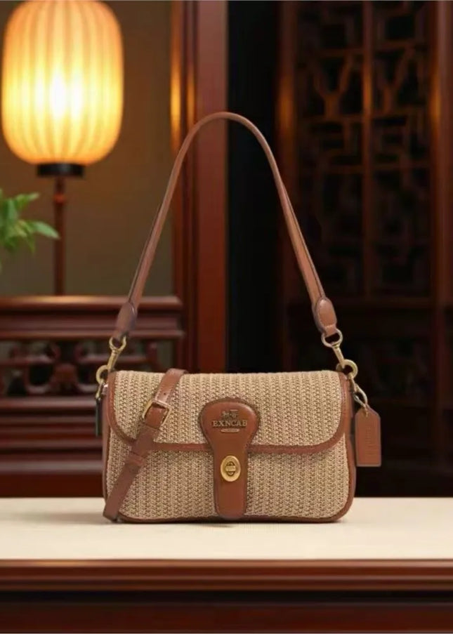 حقيبة كتف منسوجة بتصميم عصري وأنيق