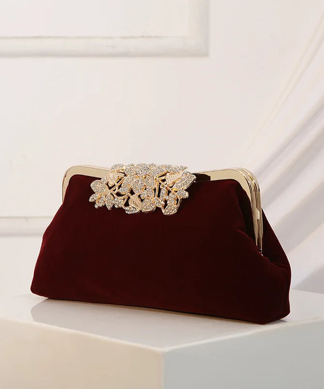 حقيبة كف صلبة مزينة بسلسلة معدنية