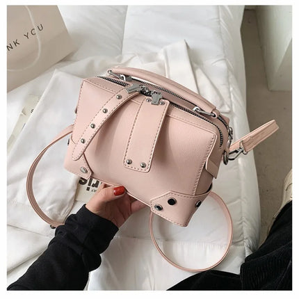 حقيبة يد عملية بجيوب داخلية منظمة