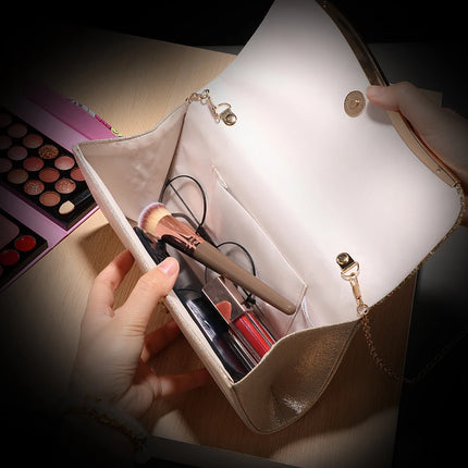 حقيبة كف لامعة بسلسلة معدنية