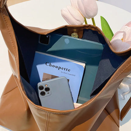 حقيبة يد كبيرة رفيعة بإغلاق مشبك