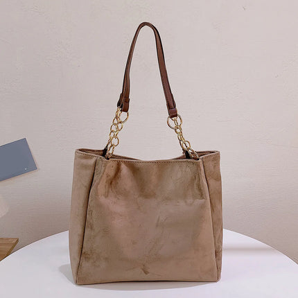 حقيبة كتف كبيرة بملمس ناعم