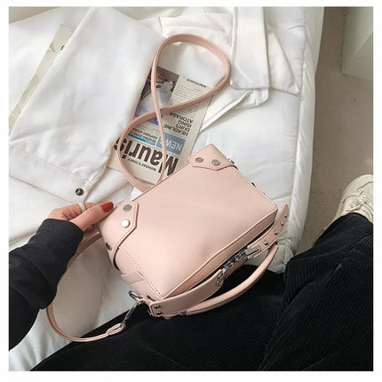 حقيبة يد عملية بجيوب داخلية منظمة