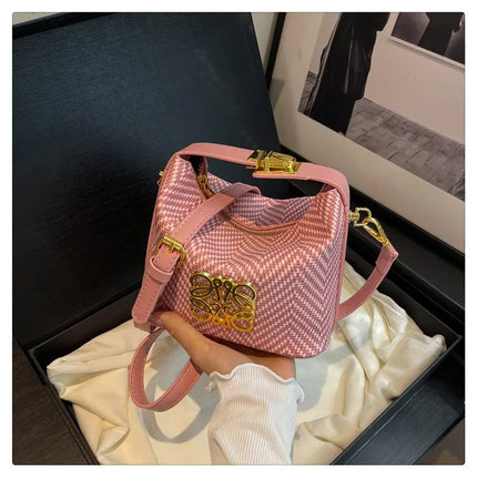 حقيبة يد وكتف بنقشة خطوط متقاطعة