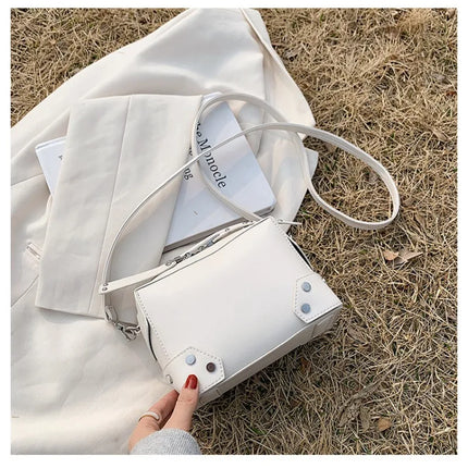 حقيبة يد عملية بجيوب داخلية منظمة