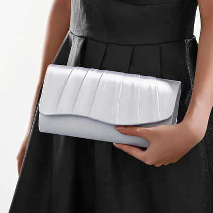 حقيبة كف مطوية بتصميم ظرف